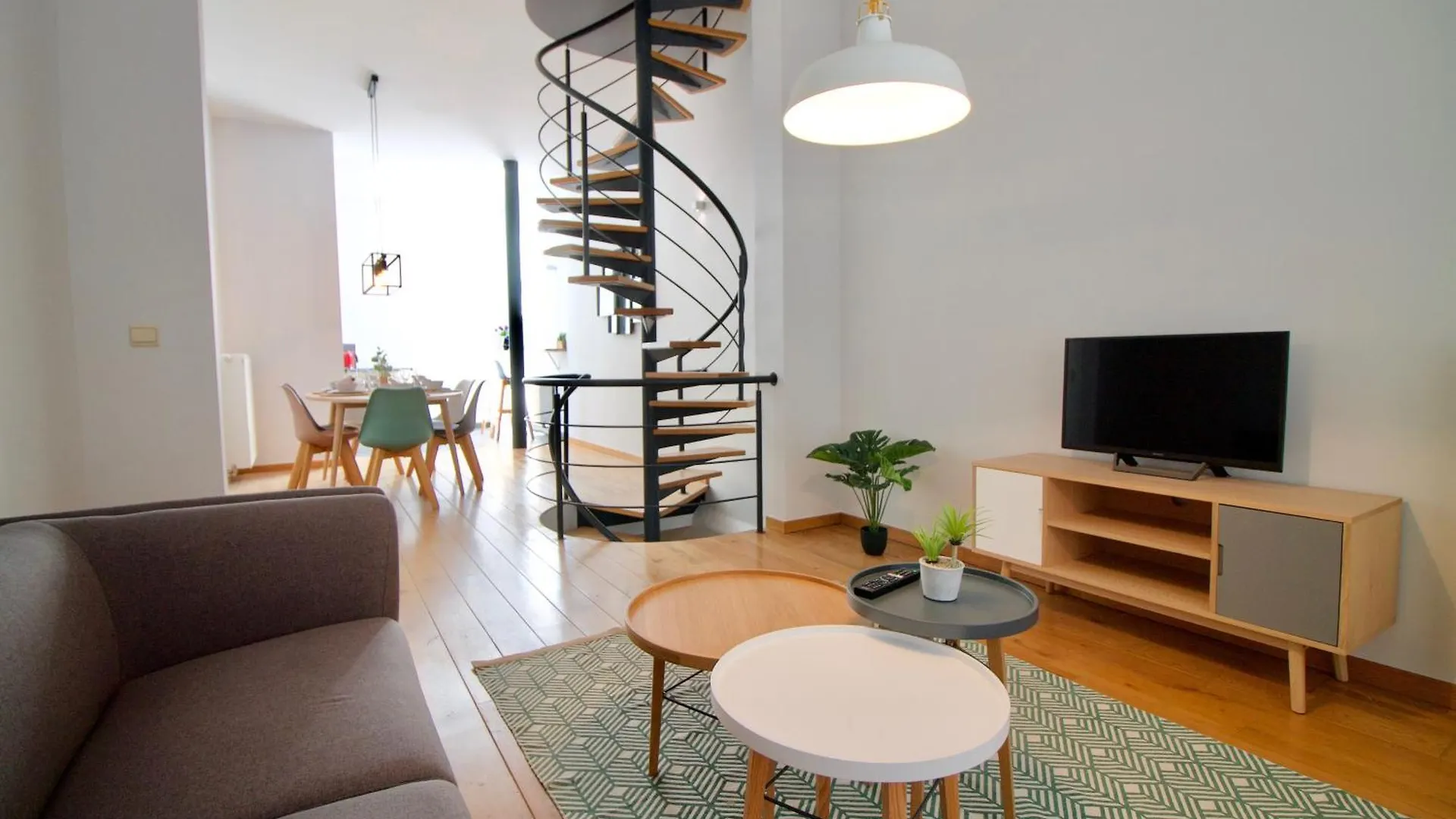 Heart Of Grand Place - Stunning 3Br Triplex Brusel 0*,  Belgie