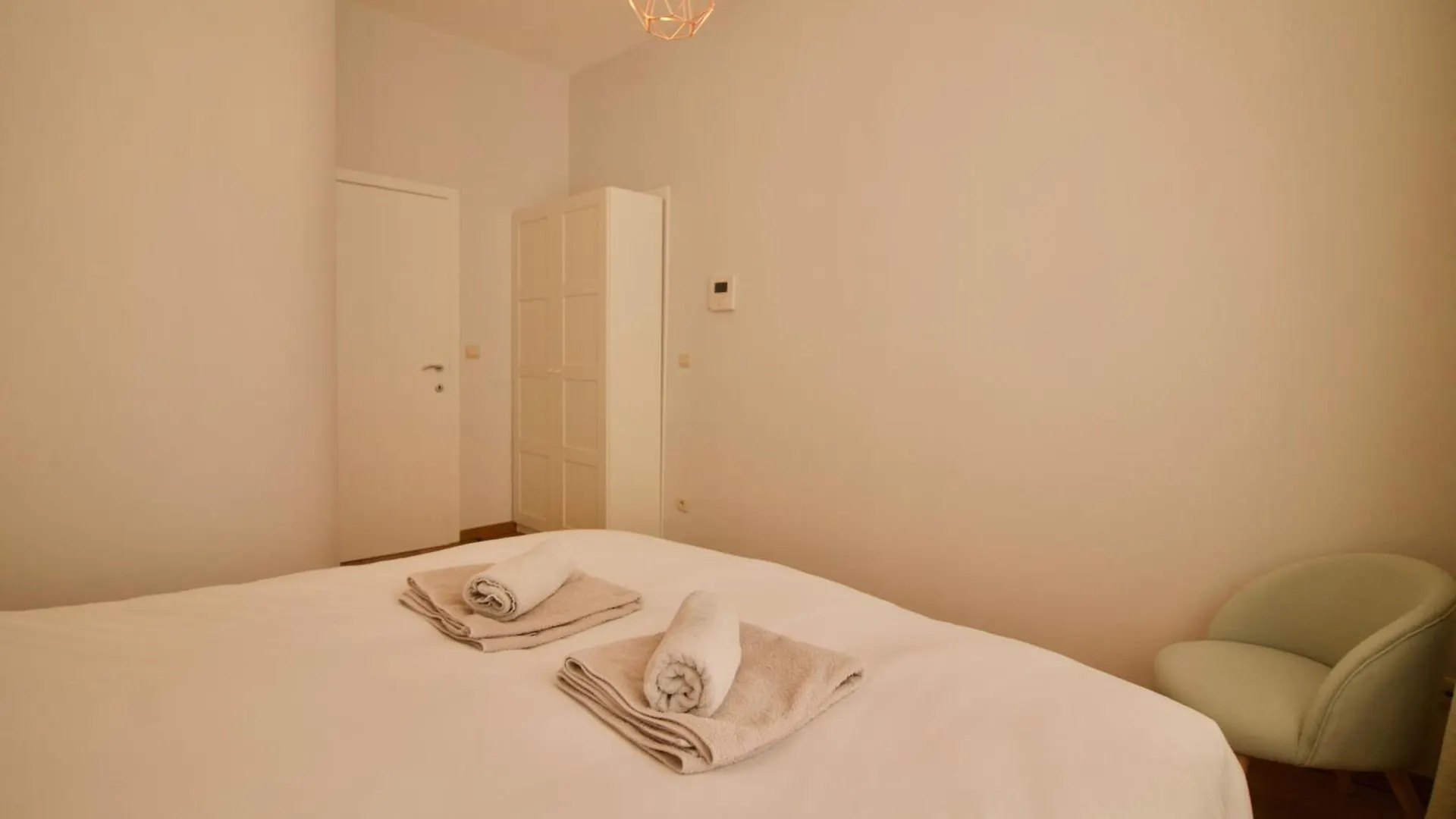 Apartment Heart Of Grand Place - Stunning 3Br Triplex Brussels